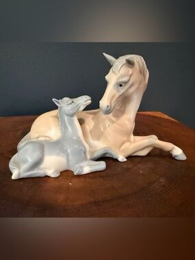 Franklin Mint Porcelain Figurine in Cream and Pale Blue